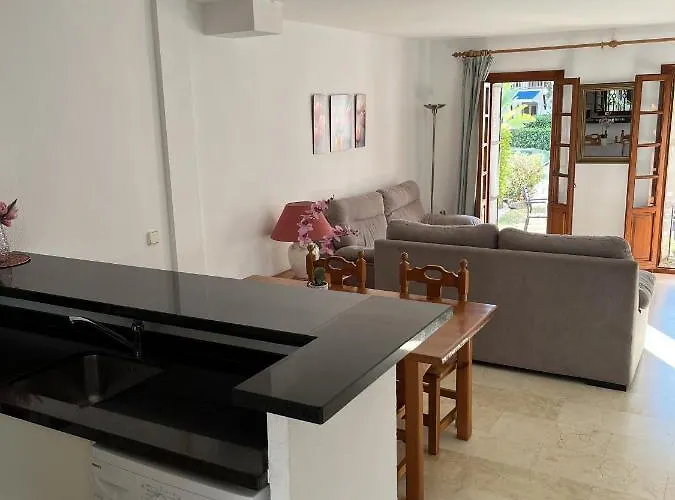 - Playa - Con Amplia Terraza Abierta A La Piscina El12 Естепона